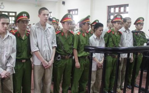 Hủy án sơ thẩm, điều tra lại từ đầu vụ "quan tài diễu phố"
