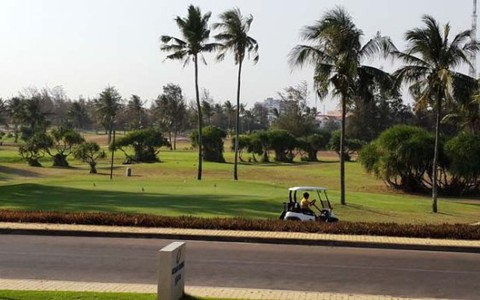 Số phận một sân golf