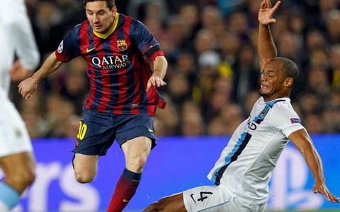 Messi phá kỷ lục của Raul