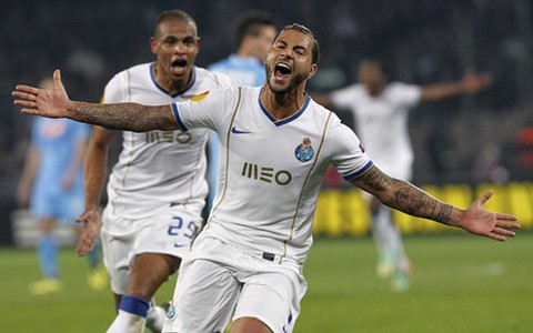 Cầm chân Napoli 2-2, Porto đi tiếp