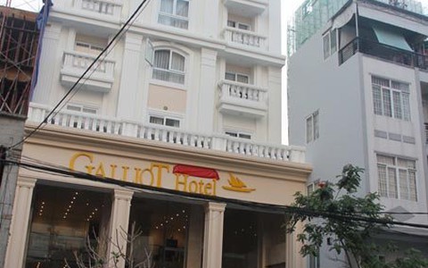 4g sáng, một du khách rơi từ tầng 6 khách sạn tử vong