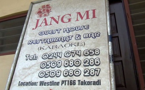 Trong "động quỷ"