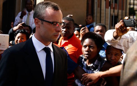 Steenkamp rất kinh sợ Pistorius