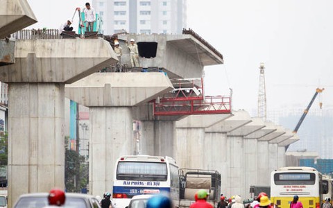 Nhập khẩu từ nhân công đến ốc vít