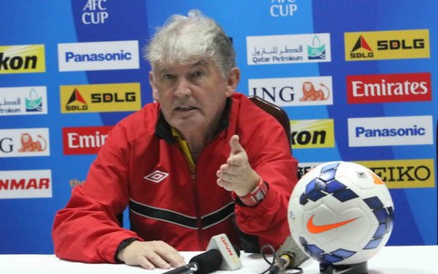 CLB Kelantan sa thải HLV Steve Darby qua Facebook