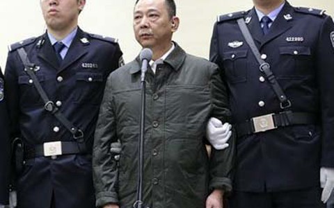 Siết chặt gọng kìm