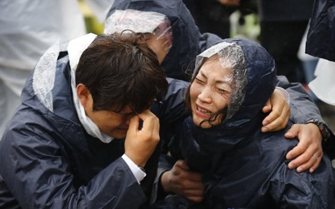 Tai nạn thảm khốc với phà Sewol: Ít hi vọng cho các nạn nhân