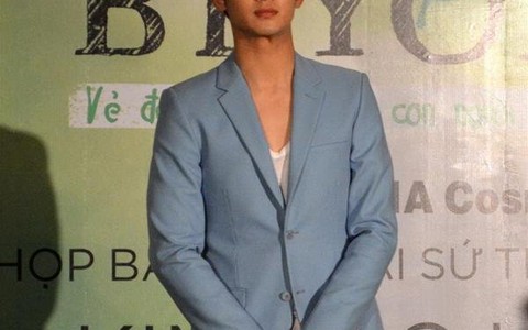 Sao Hàn Kim Soo Hyun không một nụ cười khi đến VN