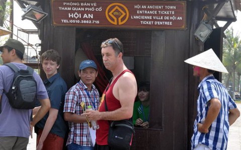 Du khách lên mạng phàn nàn chuyện mua vé vào Hội An