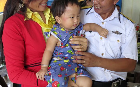 Theo chồng ra đảo