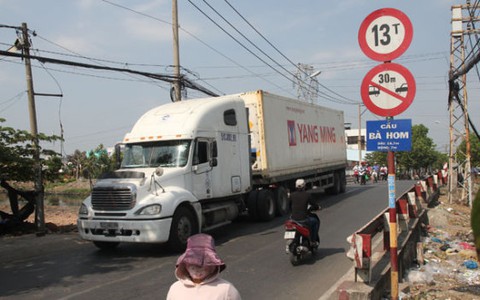 Cầu yếu "bẫy" xe tải