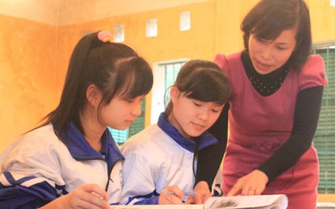 Vừa dạy sử vừa múa