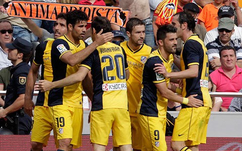 10 người Atletico Madrid chật vật lấy 3 điểm ở Mestalla
