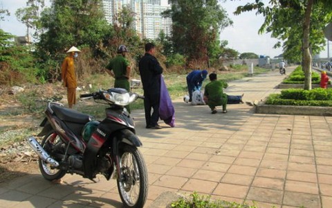 Một thanh niên chết trên vỉa hè đại lộ Mai Chí Thọ