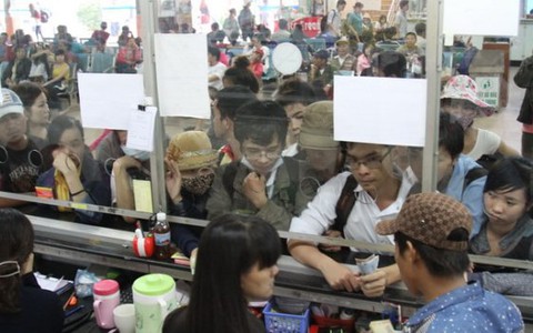 Khắp nơi chơi lễ đông vui hơn các năm trước