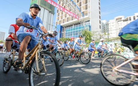Đua xe đạp đôi: "sản phẩm du lịch" mới ở Nha Trang