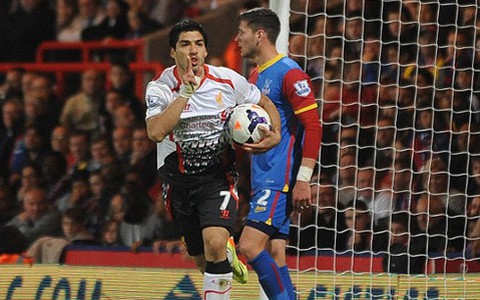 Suarez bắt kịp kỷ lục ghi bàn của Shearer và Ronaldo
