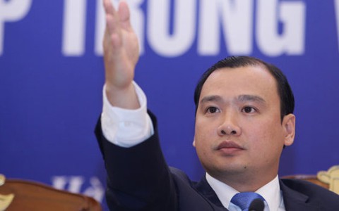 Tàu Trung Quốc hung hăng đâm rách tàu Việt Nam
