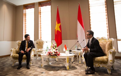 Các ngoại trưởng ASEAN ra tuyên bố chung về biển Đông