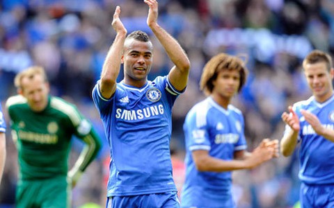 Ashley Cole không được HLV Hodgson triệu tập dự World Cup 2014
