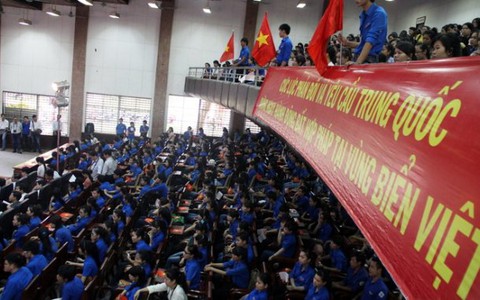 Sinh viên ĐHSP Huế míttinh phản đối Trung Quốc