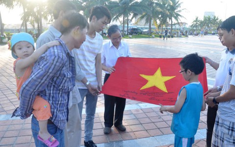 Lá cờ can trường ở Hoàng Sa
