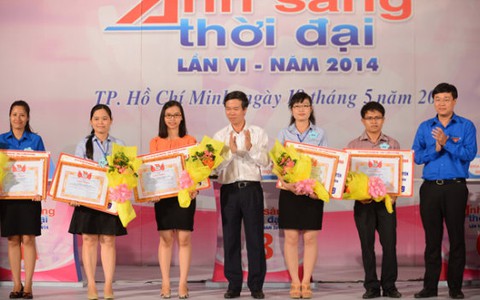 Trao giải thi trực tuyến và clip "Kết nối thời đại"