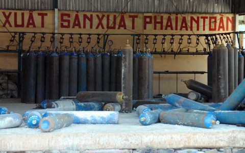 Bình oxy nổ như bom, hai người tử vong