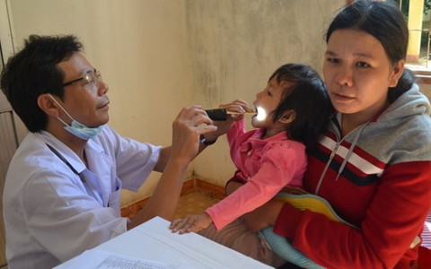 Y bác sĩ quân y đến với người nghèo đảo Lý Sơn