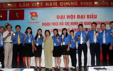 Nhanh chóng mua thiết bị tặng Cảnh sát biển