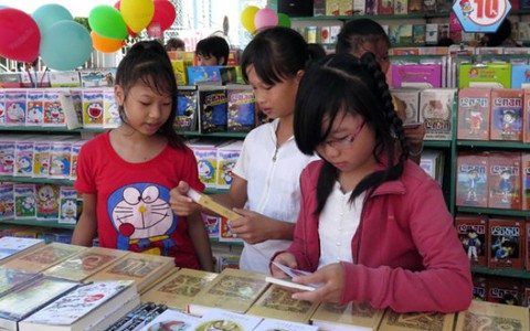 Sách hè giảm giá khắp nội ngoại thành