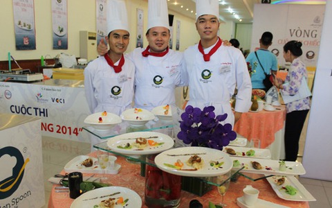 Gà tre bờ sông Tiền cất tiếng