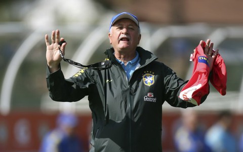 HLV tuyển Brazil Scolari chỉ trích các học trò