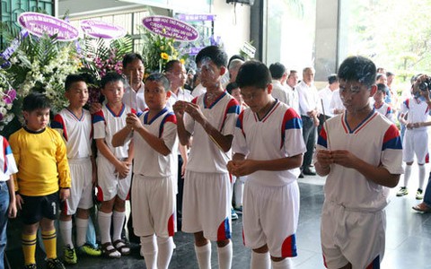 Thêm nhiều nén nhang tiễn biệt cựu danh thủ Tam Lang