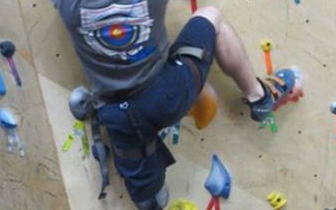 Người khuyết tật leo núi