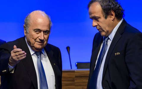 Chủ tịch UEFA Platini không tiếp tục ủng hộ Sepp Blatter