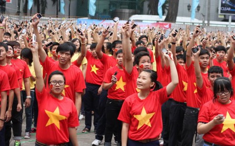 Hơn 5.000 trái tim hướng về biển đảo quê hương