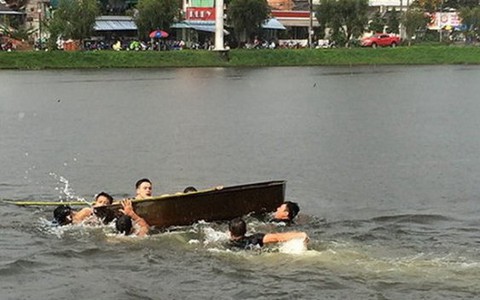 Tắm hồ trời mưa, một công nhân chết đuối