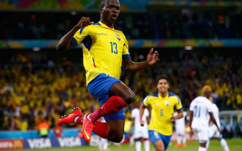 E.Valencia lập cú đúp, đưa Ecuador lên nhì bảng E