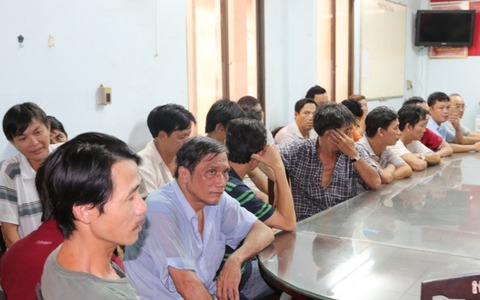 Bắt 33 người cá độ bóng đá trong quán bida