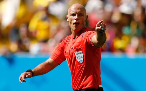 Chile "nhắc nhở" trọng tài Howard Webb phải công tâm
