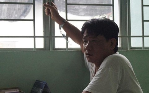 Mâu thuẫn đất đai, dùng xăng đốt người