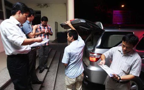 PS ảnh: Bí mật chuyến xe đêm chuyển đề thi đại học