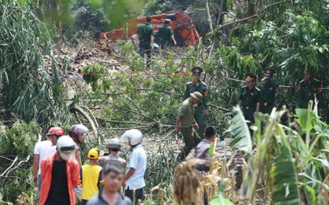 Khung cảnh hoang tàn tại hiện trường máy bay rơi