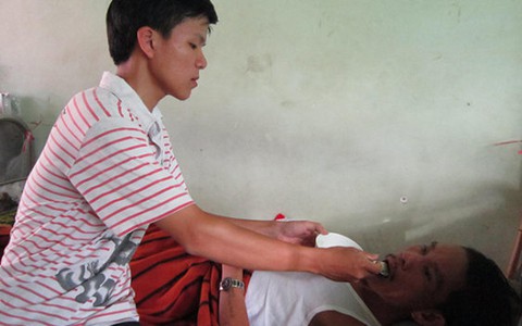 "Đi học mới thoát kiếp nghèo"