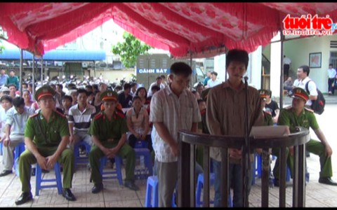 2 bị cáo "hôi bia" cùng lãnh sáu tháng tù giam