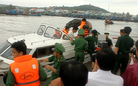 Tìm thấy thi thể 1 ngư dân, lai dắt tàu cá vào bờ