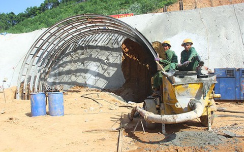 Chủ đầu tư "tay không bắt giặc"