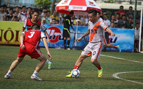 Khi sao vào sân đá phủi