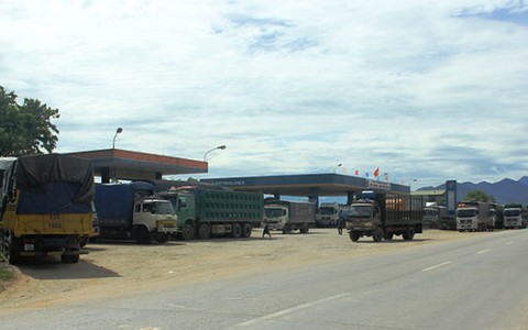 Bắt đoàn xe quá tải gây sức ép trạm cân